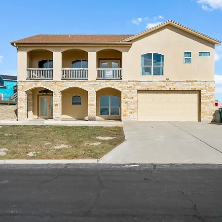 Huge Vacation Home! Community Boardwalk To The Beach!